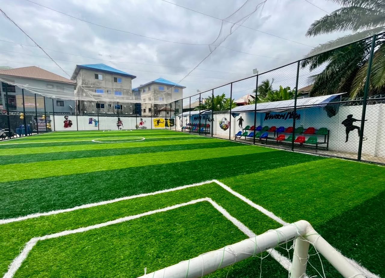 Monaliza Tennis Club seating
